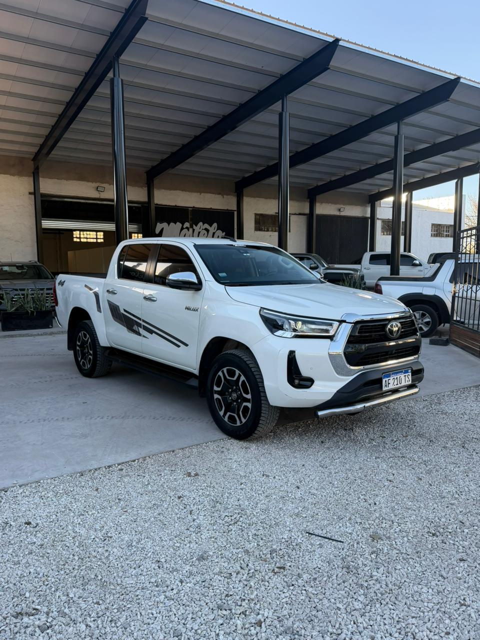 TOYOTA - HILUX  SRV  4X4   - AUTOMÁTICA  - 2022